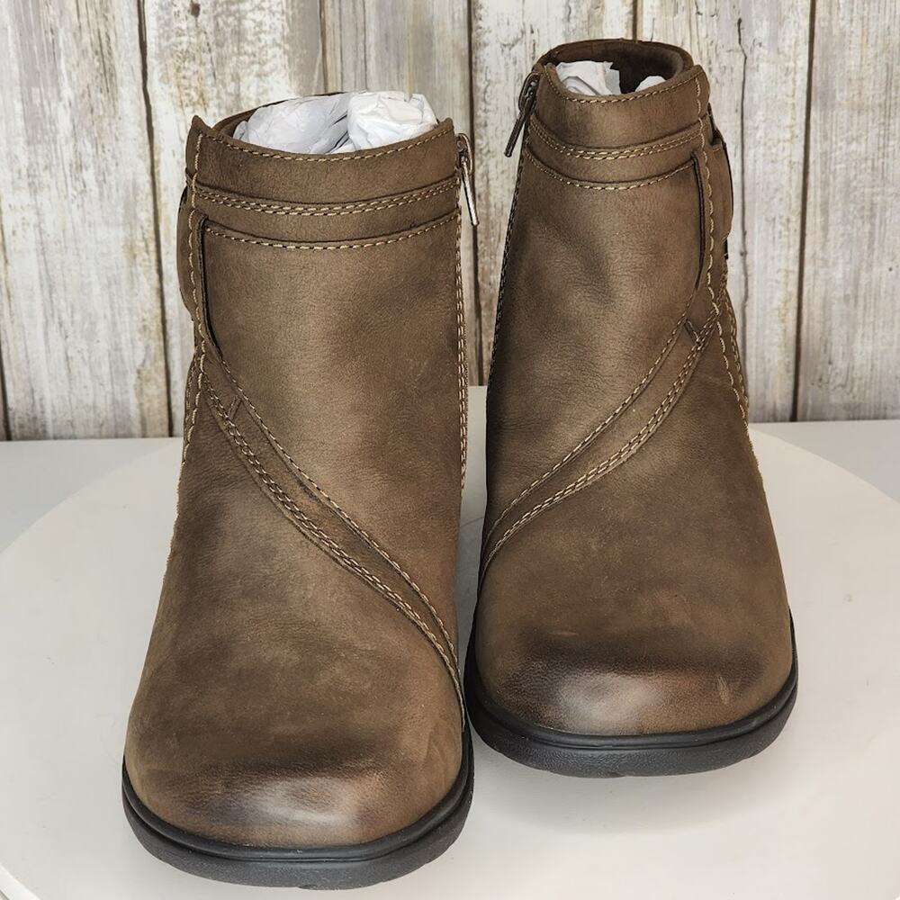 NEW - Clarks Women's Carleigh Style Mushroom Nubuck Ankle Boots - Size 7 M - Picture 6 of 9